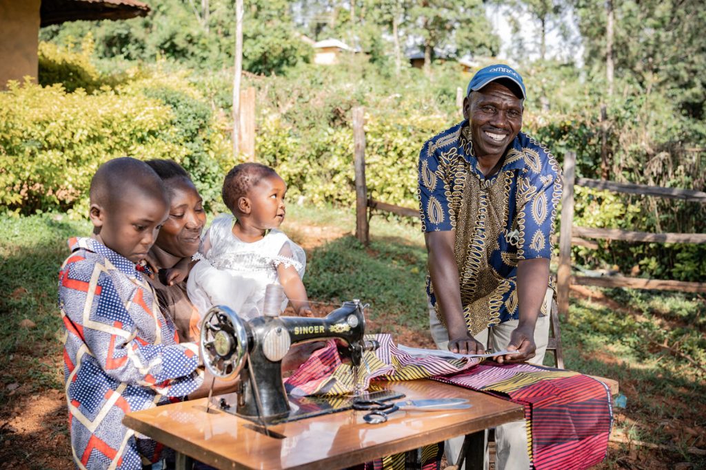 Community Health Worker, Samuel visits a mother and her children in Kisii, Kenya / Credit: Amref Health Africa, Steve Kagia
